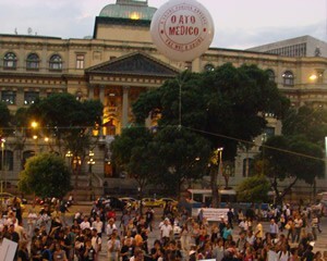 manifestacao-contra-o-ato-medico-reune-350-pessoas-na-cinelandia
